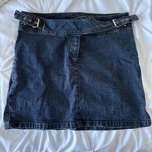 dark denim skirt with belt detail 💙